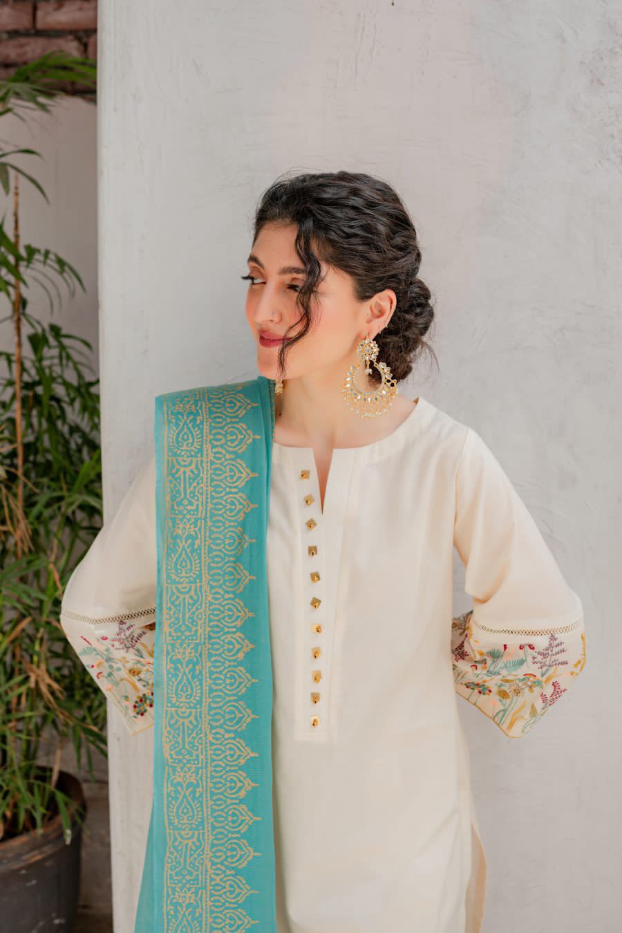 Fcc-882 off white Dhanak  Embroidered three piece With Woolen Duppata
